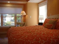NEW LUXURY TWO-BEDROOM CONDOMINIUM WITH IN TOWN LOCATION & HALF MILE FROM BEACH - 3 estrellas
