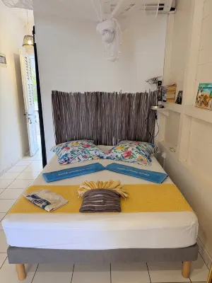Studio with sea view, 5-minute walk from the beach and jacuzzi - 3 ดาว