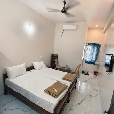 AalaGo Hotels near Thiruchendur Murugan Temple