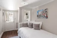 Hidden Garden Retreat in the Heart of Historic Savannah - Condos