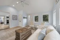 Close to Beach Renovated Dog Friendly Cape Cottage