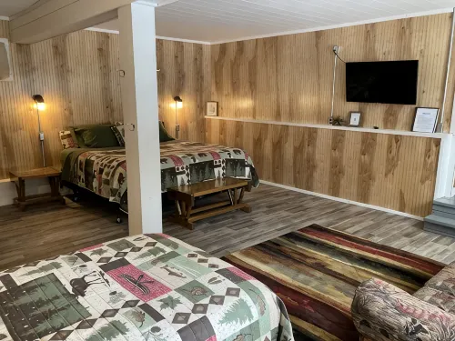 Cabin on the Eagle River Chain! Boat dock slip! Kayaks! Firewood for bonfires! - 무료 와이파이