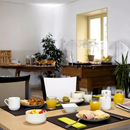 Logis Hôtel Restaurant les Cèdres