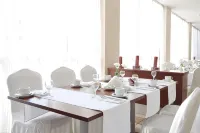 Apollo Spa Resort - All-Inclusive , Indoor & Outdoor Pools & Individual AC in Every Room - sarapan