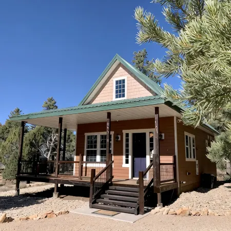 Spacious Zion Cabin, Walk to NP, Near Ponderosa Ranch, Sleeps 9