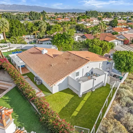 Private Pool,Pickleball+Basketball,Gameroom, Bocce+Horseshoe+Grassy Yard 4 Games