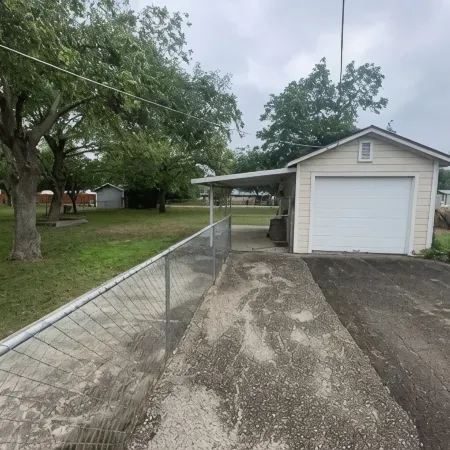 Charming 2-bedroom house in welcoming quiet Hondo w HEAT AC, WiFi, cable
