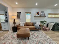 Modern Monroe Farmhouse 3bd/1bth sleeps 7 - Homestays