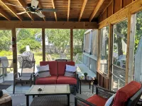 Anna's Cottage Walkable to downtown New Buffalo and the beach! - WiFi