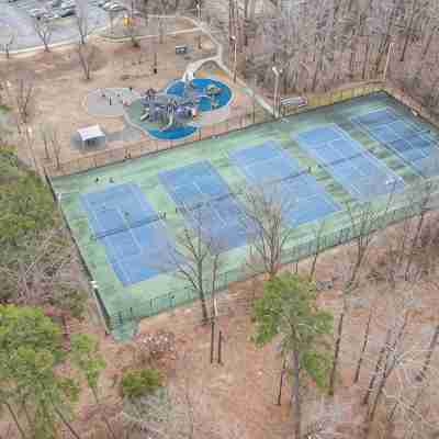 Chic Apartment Near Duke~Easy Access to Downtown & Dining Spots Fitness & Recreational Facilities