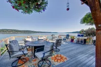 Hood Canal waterfront five bedrooms hottub watercrafts boat launch Olympic view
