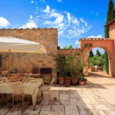 Relax in the Green, in the Municipality of Monteriggioni Just 7 km from Siena
