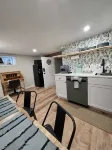 Cozy 1 bedroom basemant apt with private entrance and AC in the heart of Salem