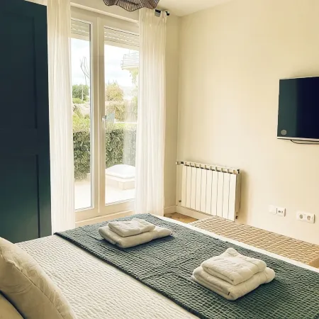 Casa Branca Cantabria: Spacious first floor with garden 500m from the beach | Wifi/Garaje