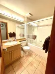 Cozy Village Townhome- Free Parking! - Hot Tub