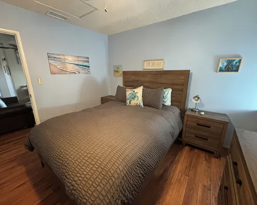 Spacious 3-bedroom with AC and WiFi in welcoming Cypress Hotels in Cypress