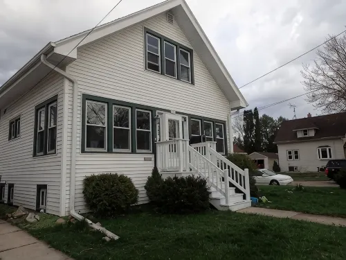 Home in Oshkosh near EAA Air Venture - 5 blocks away from Wittman Airport
