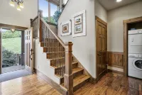 Tranquil Waters Retreat: Hot Tub, Pool & Lake Views