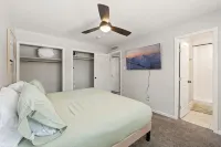Stylish 3BR 2 Living Areas 10 Min to Airport