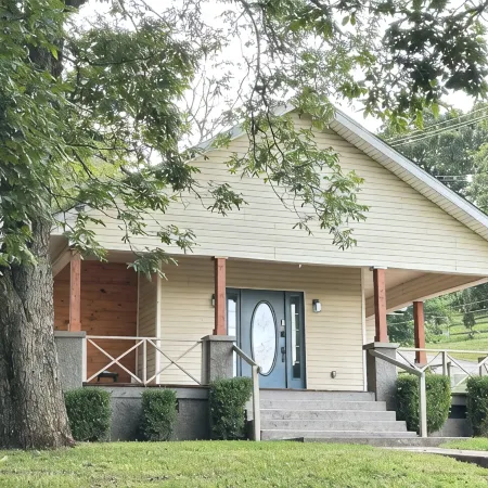 Enjoyable 3-bedroom house with AC in charming Van Buren