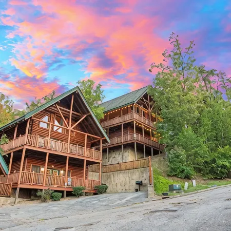 Beautiful Cabin with Mountain View- Mins to Parkway