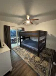 Charming 2-bed 2-bath cabin with views of Lake Guntersville from every room. - Family