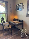 4Br Ranch Retreat w/Hot Tub & Senic Valley Views + Mini House ADD-on - 4-Star