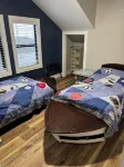 Lake Breeze Cottage 6 beds w AC, hot tub near Lake Michigan beach and The Deck. - Wifi