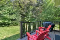 Spacious Corner Townhouse Next to Mt. Snow! Private Hot Tub!