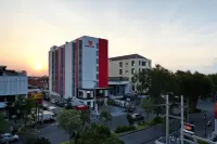 Monoloog Hotel Surabaya - parking