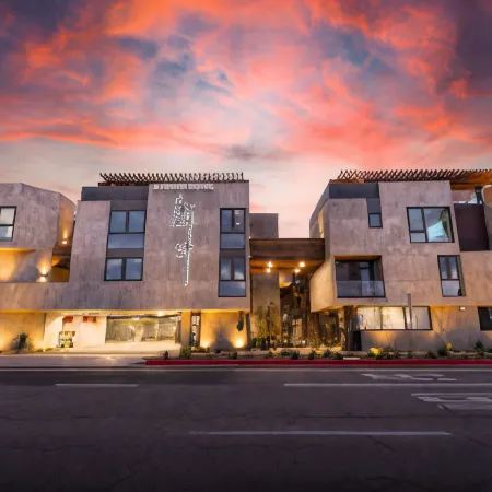 City24 Condo Hotel Little Italy Mission Hills Отели рядом с достопримечательностью «Театр Старый Глобус»