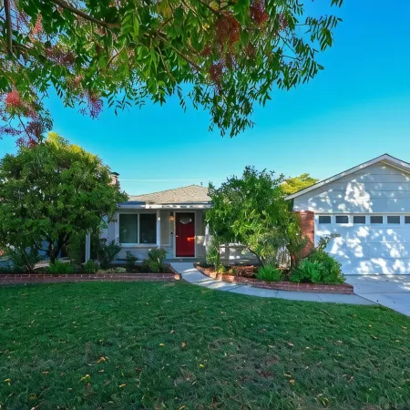 # Marbella Lane - Exquisite Home 3Br