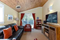 Spacious Layout │West Side │Walk Everywhere │Hot Tub │One Block to River - Bungalows