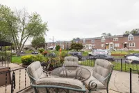 Charming Glenolden House Near Airport & Philadelphia Eagles Stadium - balcony