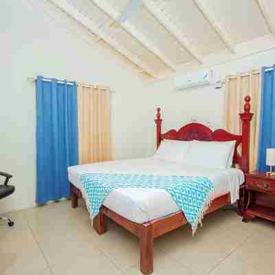 King Bed, Fully A/C, Pool, Gym, BBQ, Near Beaches, Free Washer/Dryer Rooms