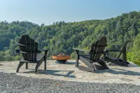Modern Luxury Meets Mountain Getaway. Amazing Views, Hot Tub+More! - Chalets