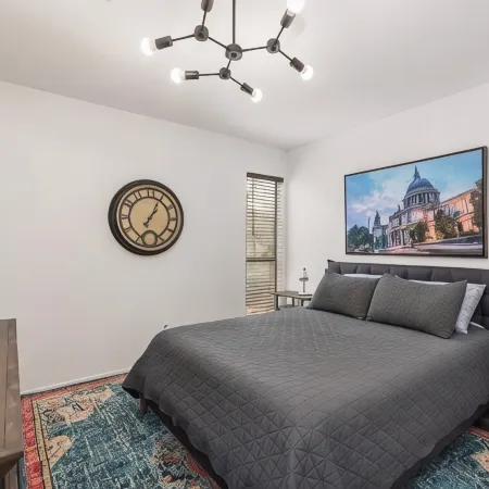 Oakwell Townhome - King Bed Suite minutes from Texas A&M