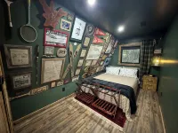 Gondola34 - Poconos Most Unique Tiny Cabin!  2 Minutes to Jfbb Ski ,Lake & More!