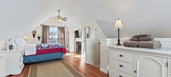 Ogunquit’s only Oceanfront Cottage on Private Ocean Beach – Perkins Cove, Maine Hotels in Ogunquit