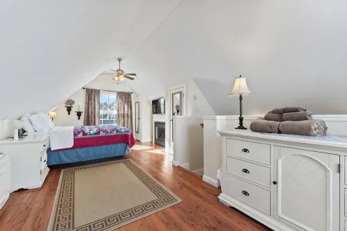 Ogunquit’s only Oceanfront Cottage on Private Ocean Beach – Perkins Cove, Maine