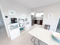 Steps to Sand/2 King Bedrooms/Free Laundry in Unit - Wifi