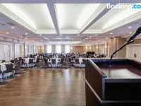 جراند هوتل آند كونفرانس سنتر كالجاري أيربورت ، آن أسيند كوليكشن هوتل Hotels near ماكس بيل سنتر