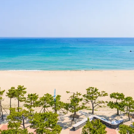 Gangneung Raise Your Eyes Pension Отели рядом с достопримечательностью «Пляж Анмок»
