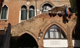 Palazzo Lion Morosini - Check in Presso Locanda Ai Santi Apostoli