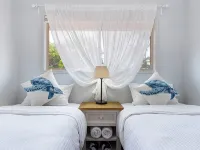 Lovely Waterfront Beach House, Pet-Friendly Hotels in Buddina