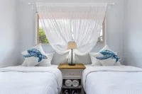 Lovely Waterfront Beach House, Pet-Friendly - Wifi