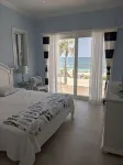 Romantic Cottage directly on the Beach!  호텔