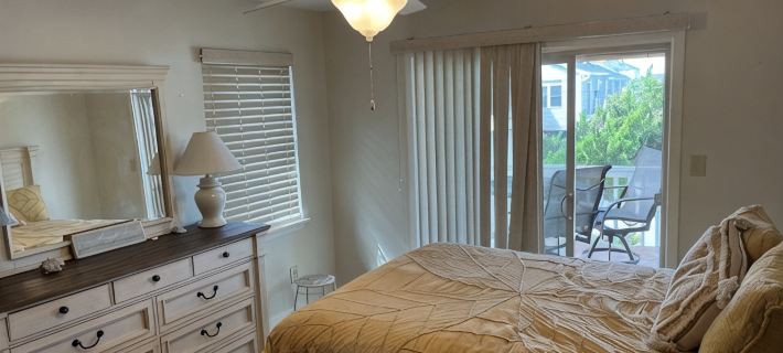 Water front Canal house south end topsail island boatswimdock and beach access 펜더 카운티 호텔