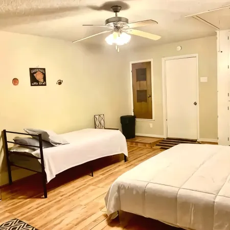 Large 4-bd 3 bath home + bonus room. Dogs are welcome w/fee. Sleeps 16+