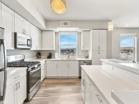 Lakefront Condo w/ Jacuzzi, Rooftop near  Mall, Casino, Theater w/ City Views